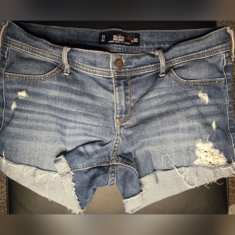 HOLLISTER MIDI DENIM SHORTS